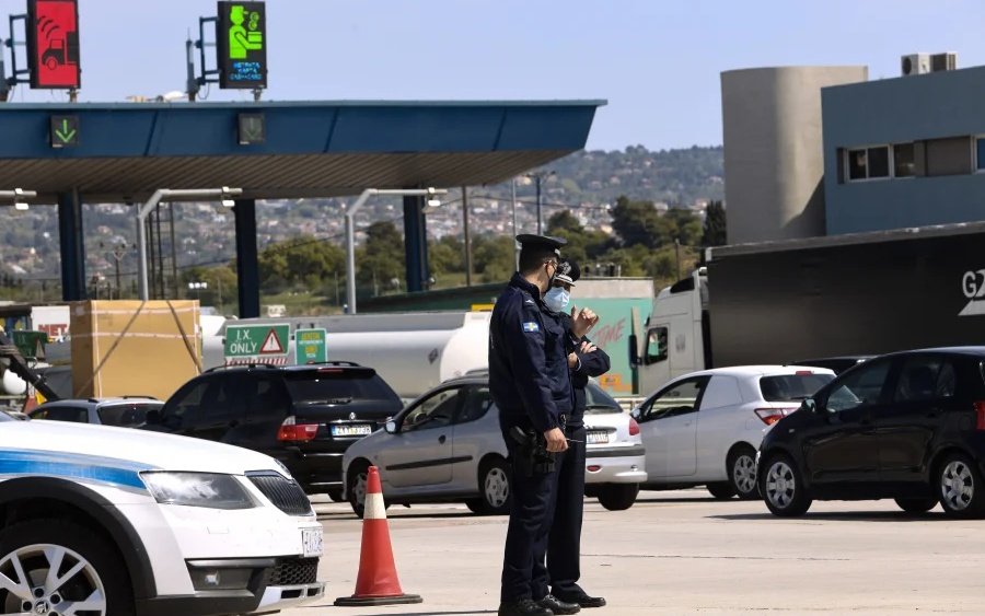 Επιστρέφουν οι μάσκες παντού, τα νέα μέτρα μετά την έκρηξη κρουσμάτων