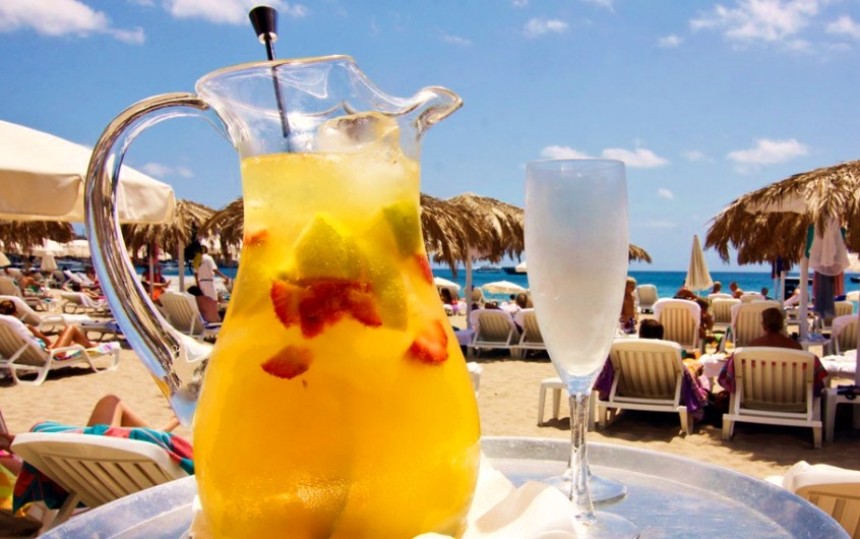 Café Beach Bar ζητάει κοπέλα για εργασία