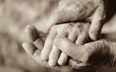 Γηρατειά και περίθαλψη: Ερωτήσεις προς τους Δήμους (κι όχι μόνο)