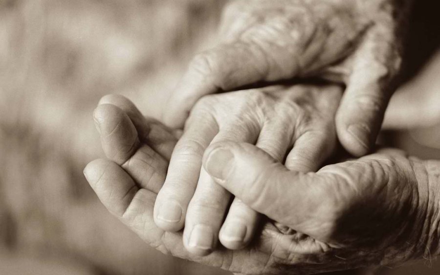 Γηρατειά και περίθαλψη: Ερωτήσεις προς τους Δήμους (κι όχι μόνο)