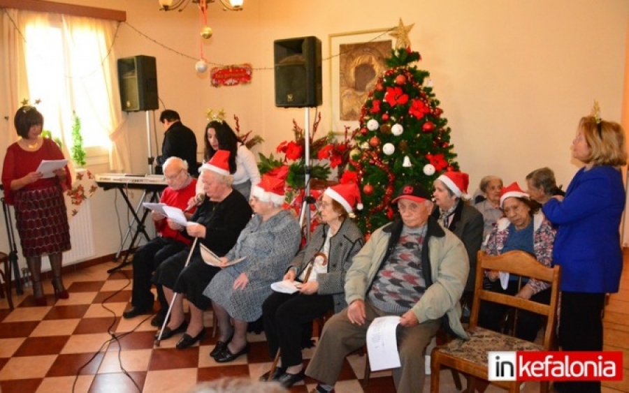 Χριστουγεννιάτικη εκδήλωση Δημοτικού Γηροκομείου Αργοστολίου: Ποιήματα, κάλαντα, ευχές και… χαρούμενα πρόσωπα! (εικόνες/video)