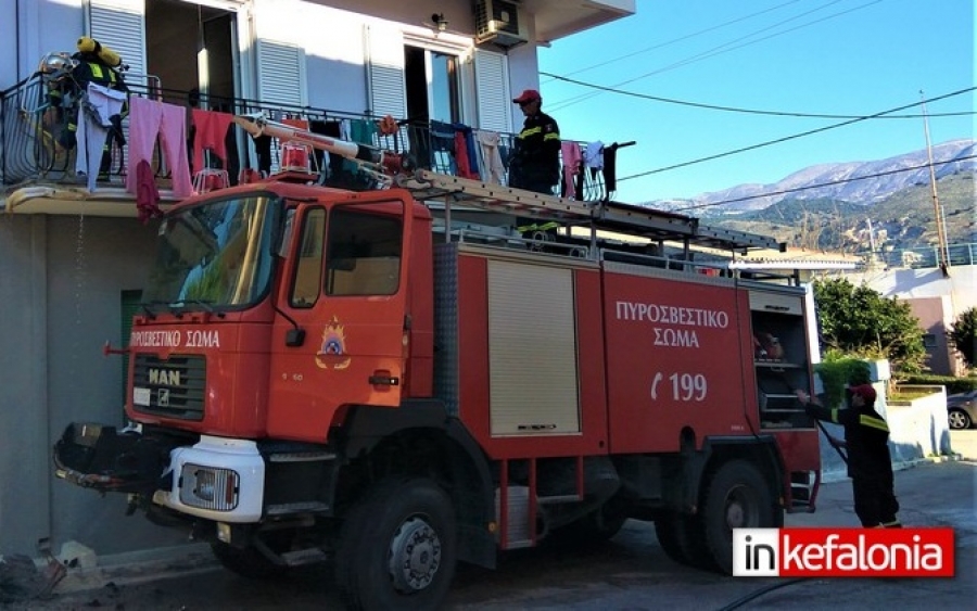 Φωτιά σε οικία στο Αργοστόλι (εικόνες)