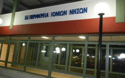 Τη διακήρυξη του ανοιχτού διαγωνισμού για το έργο συντήρησης των νησίδων στο Εθνικό Οδικό Δίκτυο Κεφαλονιάς &amp; Ιθάκης, υπέγραψε ο Περιφερειάρχης Ιονίων Νήσων