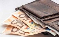 Ποιοι δικαιούνται επίδομα από 200 έως 500 ευρώ τον μήνα