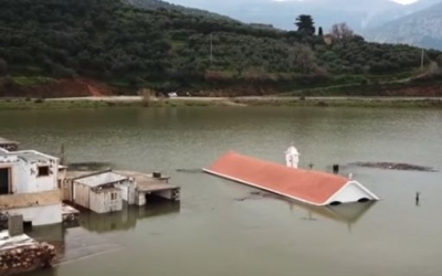 Η «Ατλαντίδα της Κρήτης»: Εικόνες drone από το βυθισμένο χωριό - φάντασμα (video)