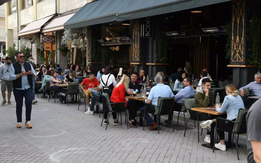 Κορονοϊός: «Plan B» με μέτρα του 2020 εάν η κατάσταση χειροτερέψει – Ποια εξετάζει η κυβέρνηση