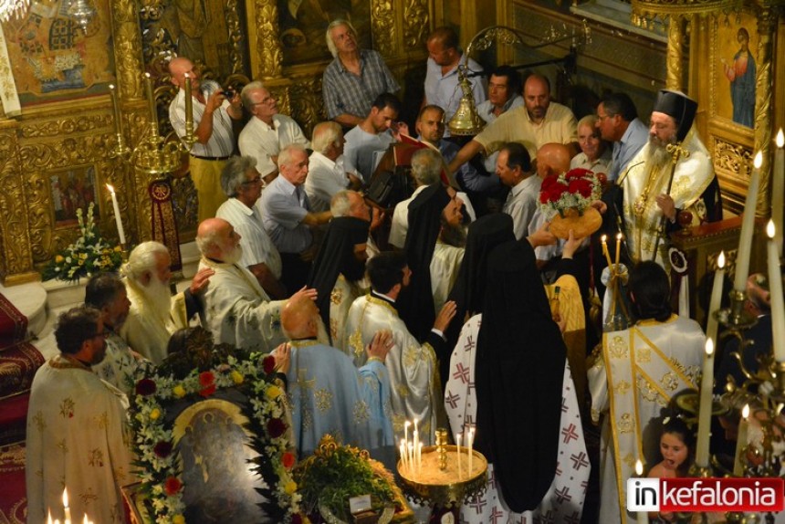 Με κατάνυξη και λαμπρότητα ο μέγας Εσπερινός του Σωτήρος στα Τραυλιάτα (εικόνες + video)