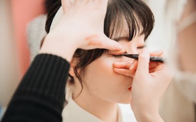 Απαγορεύτηκε η πώληση eyeliner της Maybelline – Η ανακοίνωση