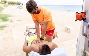 Υποχρεώσεις Καταλυμάτων για Πισίνες: Ναυαγοσώστης και Πρώτες Βοήθειες στο Open Business