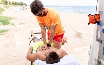 Υποχρεώσεις Καταλυμάτων για Πισίνες: Ναυαγοσώστης και Πρώτες Βοήθειες στο Open Business