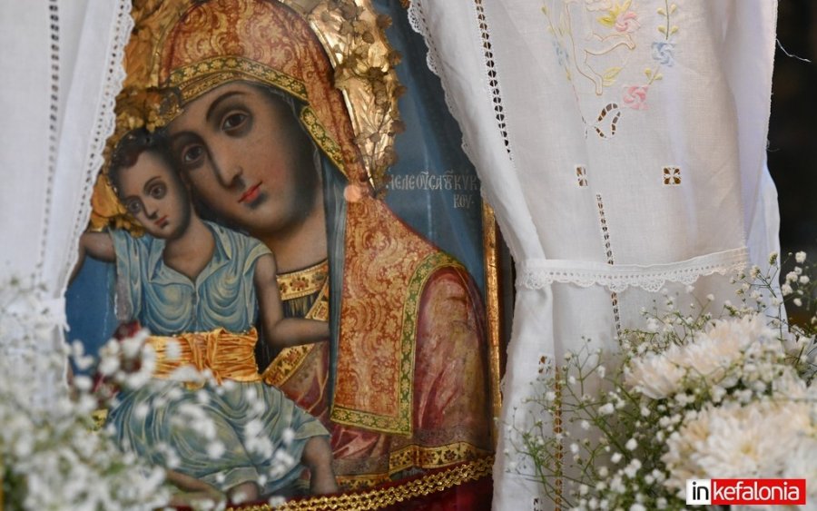 Πλήθος κόσμου στον Αρχιερατικό Εσπερινό της Παναγίας Δραπανιώτισσας