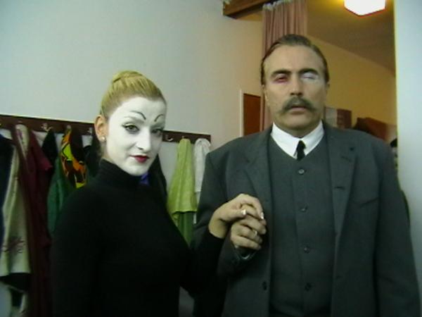 Η Άννα Πολλάτου στη φωτογραφία ως ηθοποιός! στην παράσταση τού Θεάτρου Δίδελφυς ''Λευκάδιος Χέρν : Ο Έλληνας Εθνικός Ποιητής τής Ιαπωνίας''