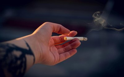 Σοκαριστικά στοιχεία: 1 στα 10 παιδιά καπνίζει - «Καμπανάκι» ΠΟΥ για νέο κύμα εθισμού στη νικοτίνη