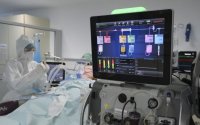 Κρήτη: Ξεσπά ο σύζυγος της 44χρονης με θρόμβωση – «Η Επιτροπή να πει στα παιδιά μου γιατί δεν θα ξαναδούν τη μάνα τους»