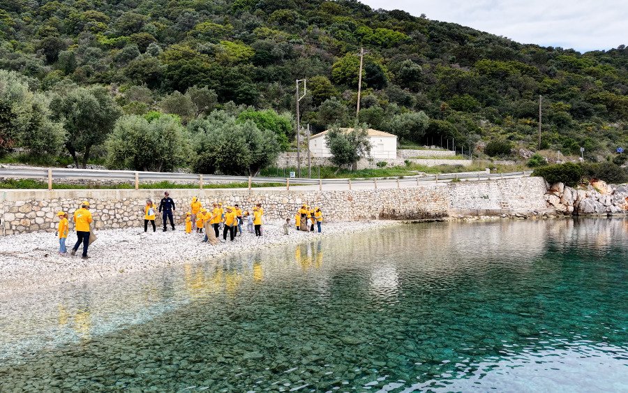 Levante Ferries: 43 κιλά απορριμμάτων απομάκρυναν εθελοντές στην Ιθάκη