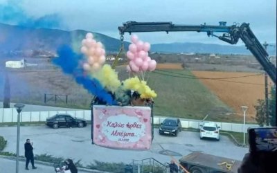 Δράμα: Έκαναν επισκεπτήριο στο μαιευτήριο με… γερανό! Ασύλληπτες εικόνες με πανό και καπνογόνα