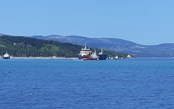 Το Λιμενικό για το περιστατικό επικάθισης πλοίου στο λιμάνι Αργοστολίου