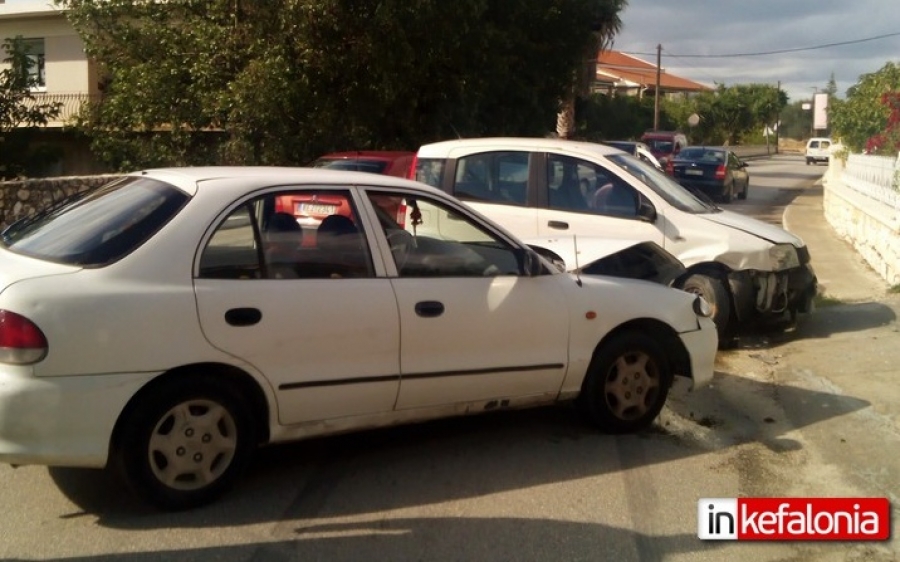 Τροχαίο ατύχημα στα Τραυλιάτα (εικόνες)