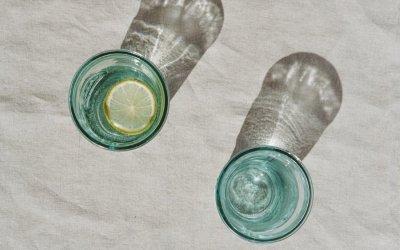 Τα περίεργα σημάδια που δείχνουν ότι πρέπει να πίνεις περισσότερο νερό