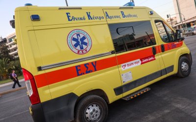 Θανατηφόρο τροχαίο με εγκατάλειψη στην Πέτρου Ράλλη: Συγκρούστηκε μοτοσυκλέτα με πατίνι, νεκρός ένας 44χρονος
