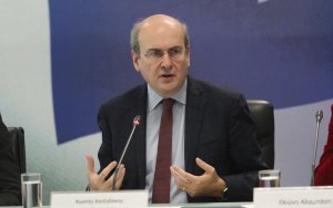 Οριστικό τέλος στα σενάρια για επαναφορά των δώρων στο Δημόσιο