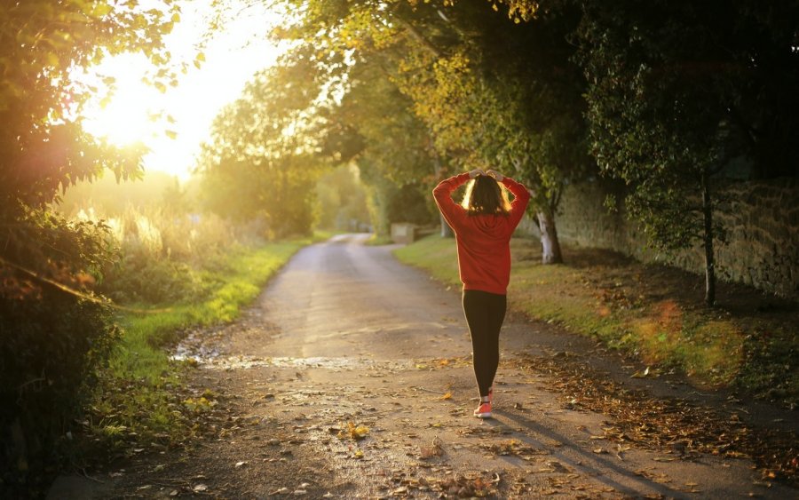 Τι θα συμβεί στο σώμα σου αν περπατάς 30 λεπτά την ημέρα