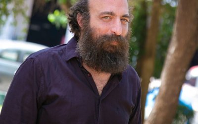 Ο Αντώνης Τσιοτσιόπουλος βλέπει τα «Μαγνητικά Πεδία» σαν την ιστορία ενός ταξιδιού