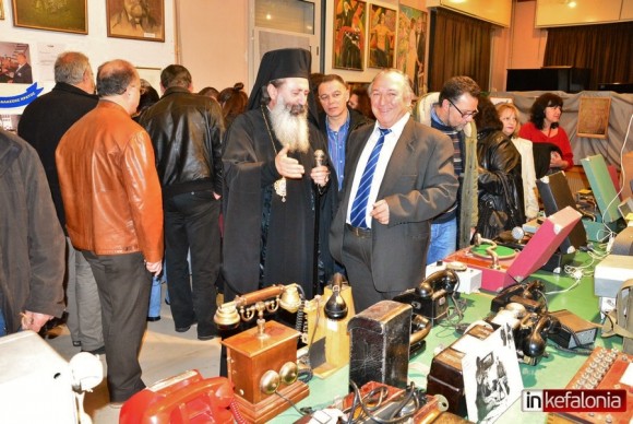 "Love is in the Air!" Μέρες ραδιοφώνου στο Αργοστόλι με την εξαιρετική έκθεση του Χαρ. Μάκρη στην Κοργιαλένειο (εικόνες + video)