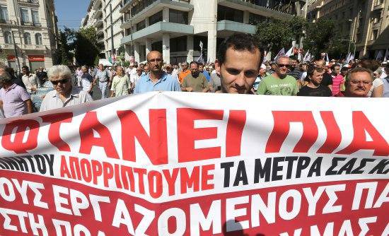 Σε απεργιακό κλοιό η χώρα