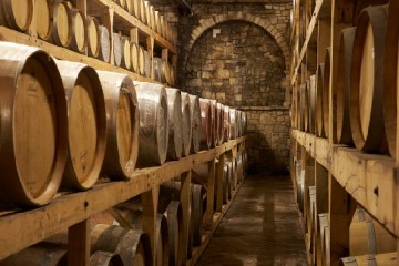 E.A.Σ. : «Δρυός πεσούσης κάθε Οίνος επιβουλεύεται»