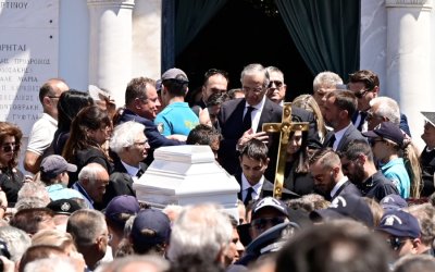 Λένα Σαμαρά: Συγγενείς, φίλοι, πολιτικοί στον ύστατο αποχαιρετισμό