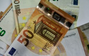 Επίδομα 100 ευρώ για χιλιάδες με μία αίτηση: Χωρίς κριτήρια