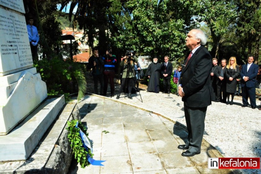 Η επίσημη δοξολογία και οι καταθέσεις στεφάνων για την επέτειο της 25ης Μαρτίου (εικόνες)