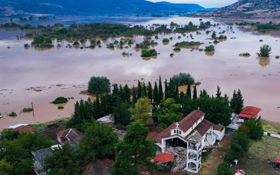 Γιώργος Μεσσάρης: ''Από τη στάχτη στη λάσπη…''