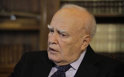 Πέθανε ο Κάρολος Παπούλιας