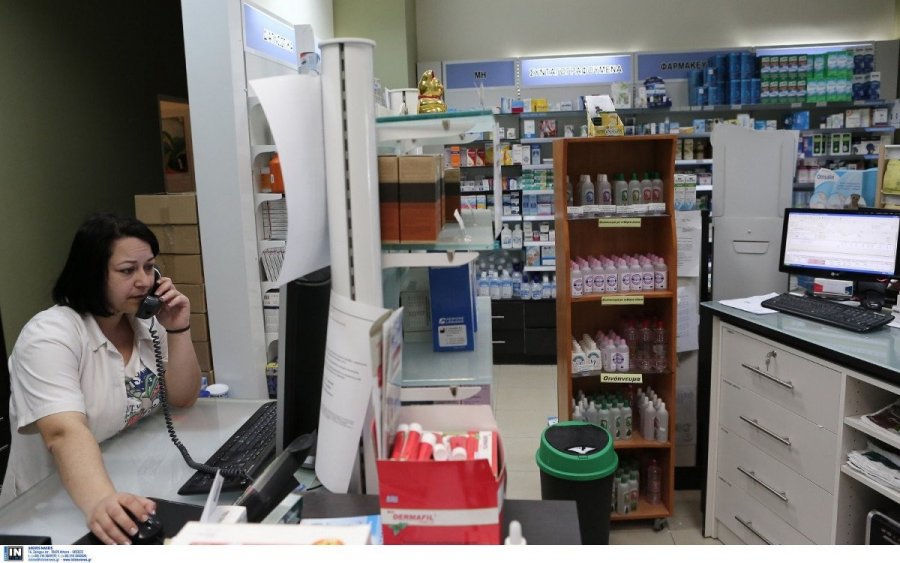 Αμοιβή ένα ευρώ σε φαρμακοποιούς για το κλείσιμο ραντεβού εμβολιασμού