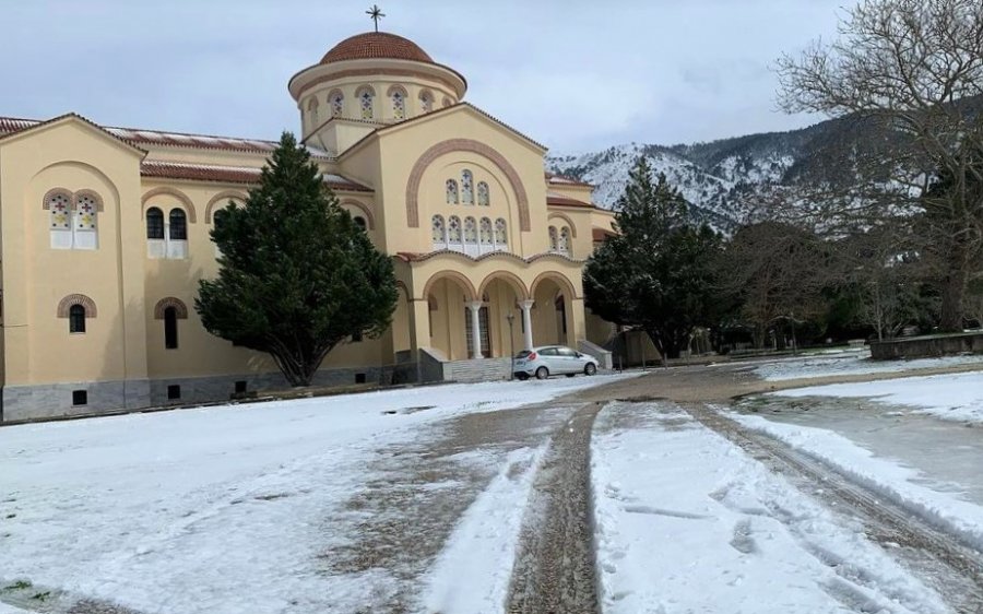 Στα λευκά η Μονή του Αγίου Γερασίμου στα Ομαλά (εικόνες)