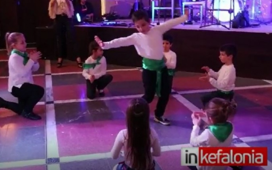 Το ζεϊμπέκικο του μικρού χορευτή από τον ΠΣ Λουρδάτων «Ο Πλάτανος» που ξεσήκωσε τον κόσμο! (video)