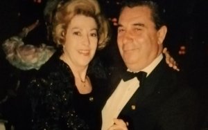 Με στίχους της &quot;Πεσσαδιάνας&quot;, το “αντίο” του Διονύση Λευκαδίτη στην αγαπημένη του Άννα