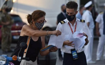 Πως θα ταξιδεύουν εμβολιασμένοι και ανεμβολίαστοι