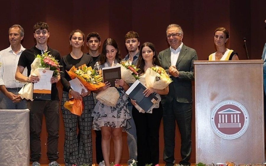 Γυμνάσιο με ΛΤ Μεσοβουνίων: Υπερηφάνεια για τους μαθητές μας στην τελετή βράβευσης του Ιδρύματος Βεργωτή