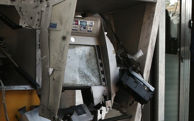 Άγνωστοι ανατίναξαν 4 ΑΤΜ στο εμπορικό κέντρο, Smart Park στα Σπάτα