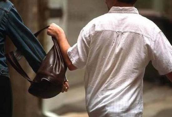 Η αστυνομία σχετικά με την αφαίρεση τσάντας από ηλικιωμένη στο Αργοστόλι