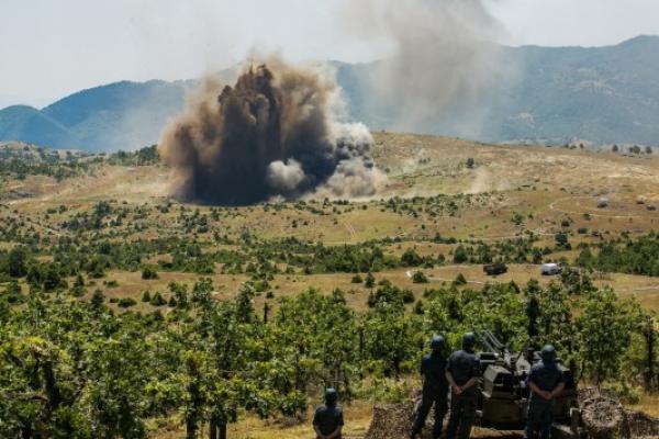 Βαρύ το πένθος! Δυο λοχίες 33 και 34 ετών και ένας δεκανέας πεζοναύτης 19 ετών οι νεκροί από την έκρηξη στο πεδίο βολής στον Βόλο