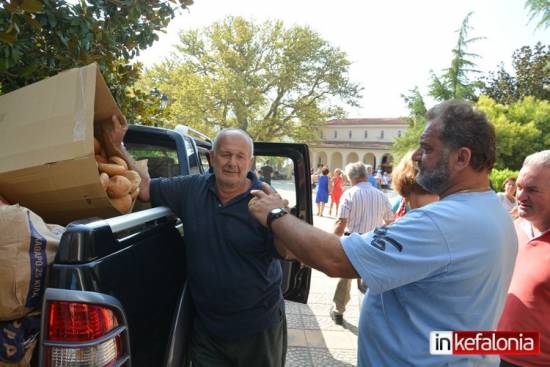 Μοιράστηκαν στον Αγιο και τα παραδοσιακά δικονάρια