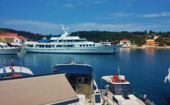 Κατέφτασε η πρώτη φετινή θαλαμηγός στο Φισκάρδο!