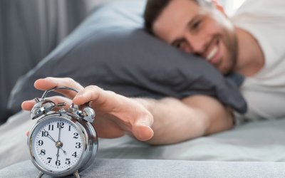 Ξυπνάτε διαρκώς πριν χτυπήσει το ξυπνητήρι; Γιατί δεν πρέπει να ανησυχήσετε