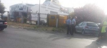 «Ελληνάρας»: Παράτησε το αμάξι του στις γραμμές του τρένου στην Πάτρα