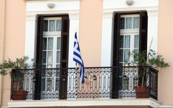 Σπύρος Θεοτοκάτος : «Η σημαία στο μπαλκόνι είναι το “παρών” μας στην Ιστορία»