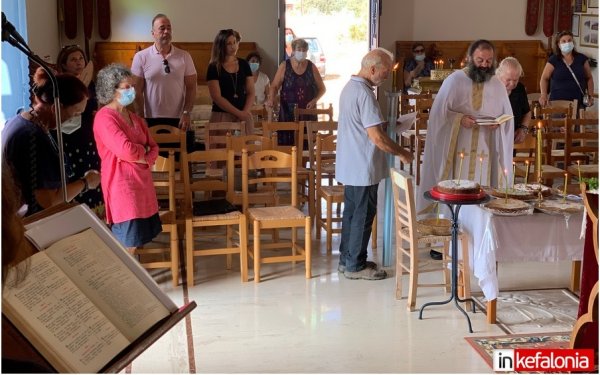 Οι φανουρόπιτες στο Ναό Πέτρου και Πάυλου στην Πεσσάδα (εικόνες)